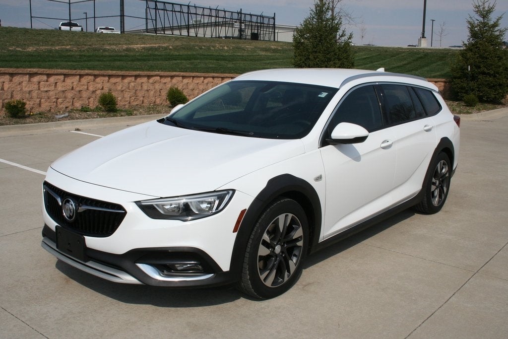 Used 2019 Buick Regal TourX Preferred with VIN W04GU8SX0K1009039 for sale in Kansas City